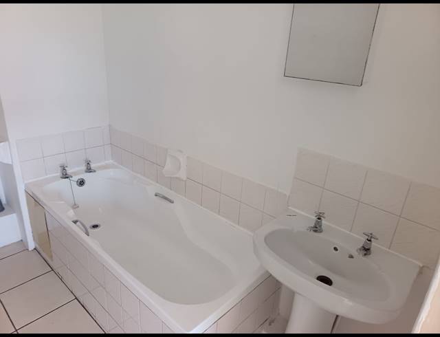 0.5 BEDROOM FLAT RENTED IN WATERVAL PARK